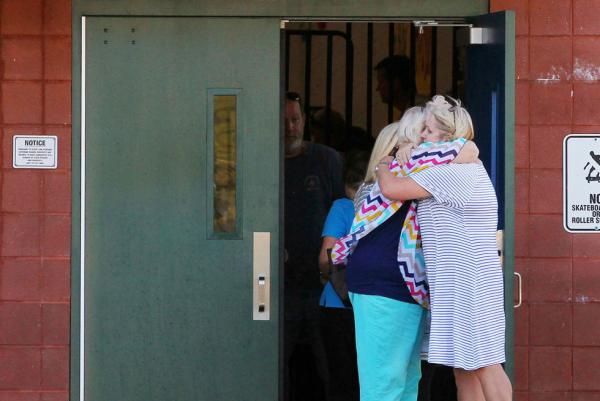 ����Сѧ����ǹ����14�������ڼ�ǹɱ���׺�У԰��������